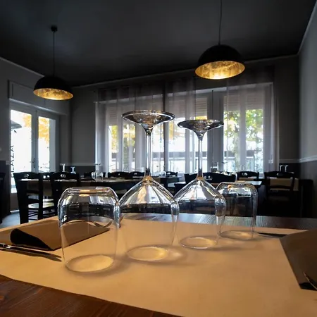 Ristorante Plaza ホテル 2*