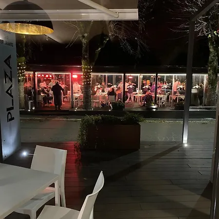 Ristorante Plaza ホテル 2*