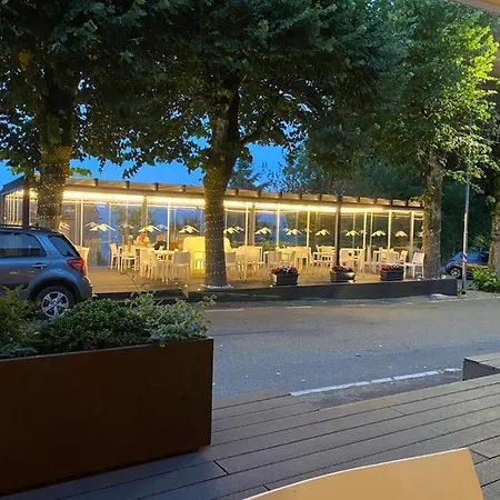 Ristorante Plaza Ξενοδοχείο 2*