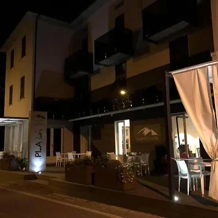 Ristorante Plaza 酒店 2*