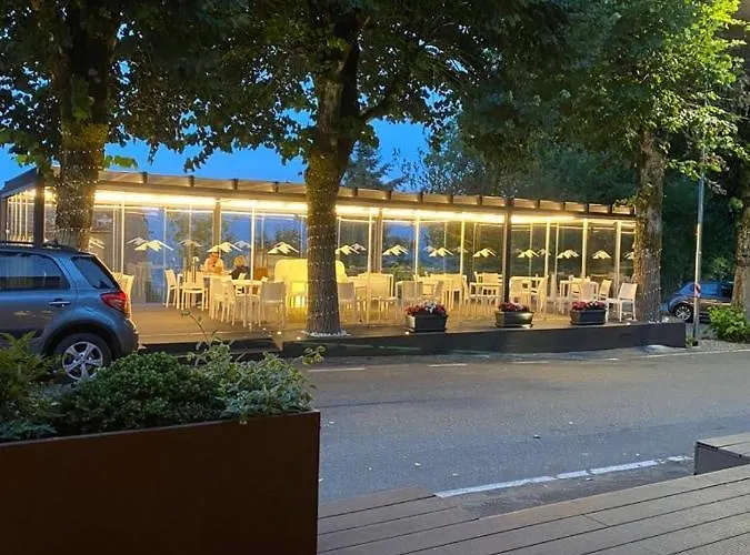 Ristorante Plaza מלון 2*